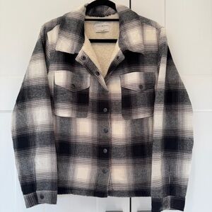 Lucky Brand Sherpa Lined Plaid Flannel Jacket Gray Black Size Large Cozy Cabin